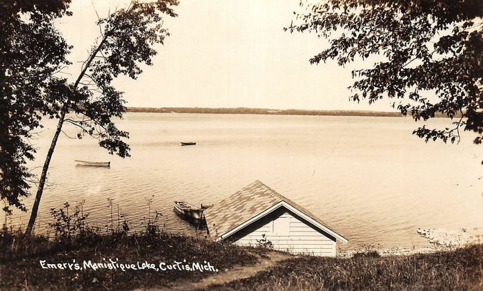 Curtis - Vintage Postcard (newer photo)